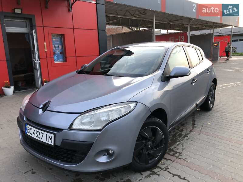 Хэтчбек Renault Megane 2010 в 