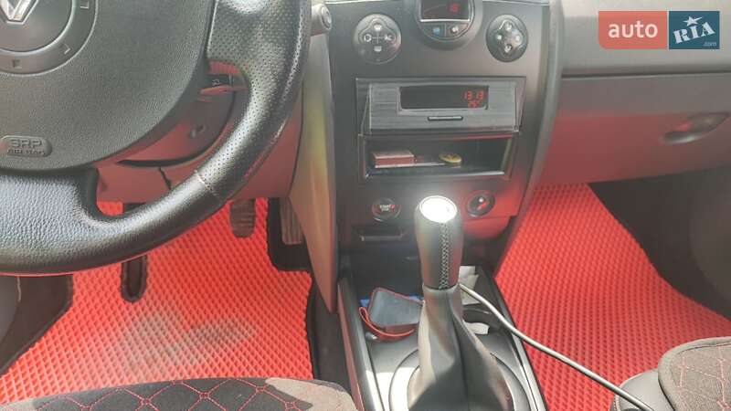 Седан Renault Megane 2004 в Львові фото 19 Седан Renault Megane 2004 в Львові
