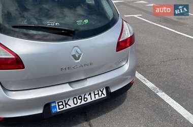 Хетчбек Renault Megane 2011 в 