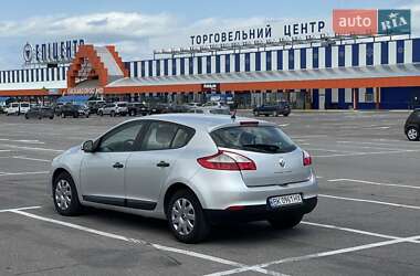 Хетчбек Renault Megane 2011 в 