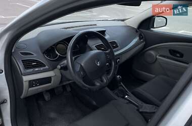 Хетчбек Renault Megane 2011 в 