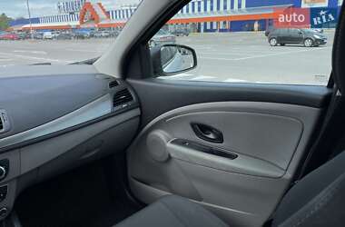 Хетчбек Renault Megane 2011 в 