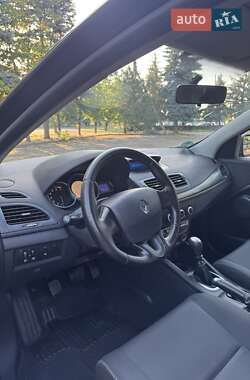 Хэтчбек Renault Megane 2011 в 