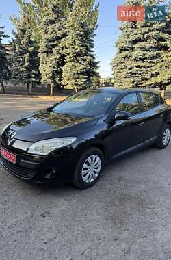 Хэтчбек Renault Megane 2011 в 