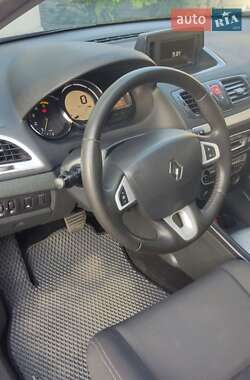 Хэтчбек Renault Megane 2012 в 