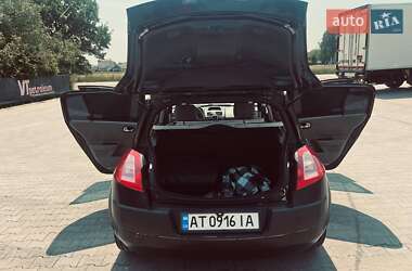 Хэтчбек Renault Megane 2004 в 