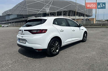 Хэтчбек Renault Megane 2016 в 