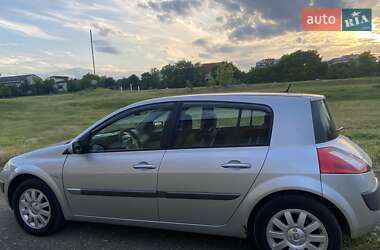 Хэтчбек Renault Megane 2004 в 