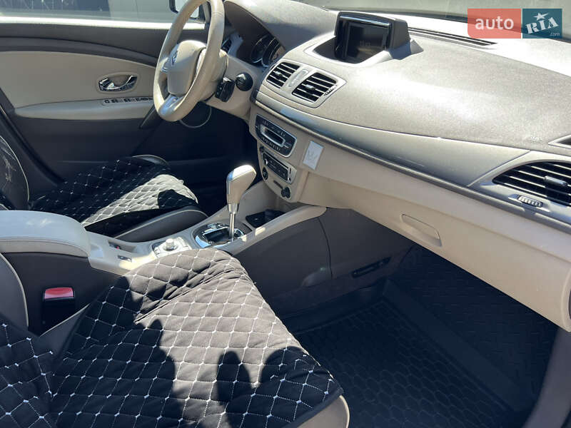 Хэтчбек Renault Megane 2012 в Новоселице