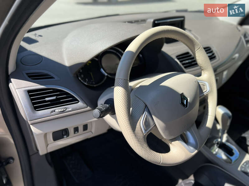 Хэтчбек Renault Megane 2012 в Новоселице