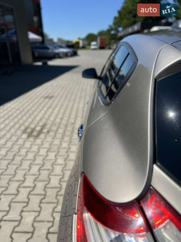 Хэтчбек Renault Megane 2012 в Новоселице