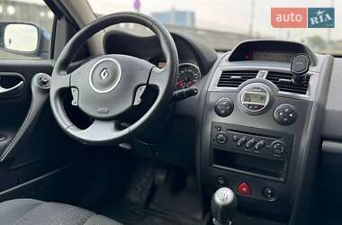 Хэтчбек Renault Megane 2006 в 