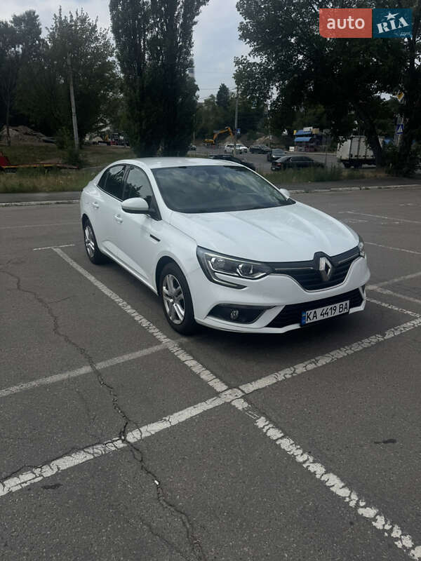 Седан Renault Megane 2020 в 