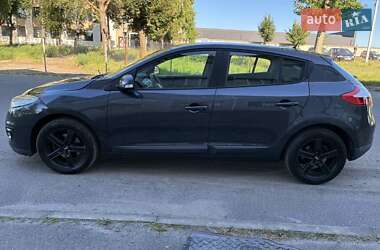 Хэтчбек Renault Megane 2012 в 