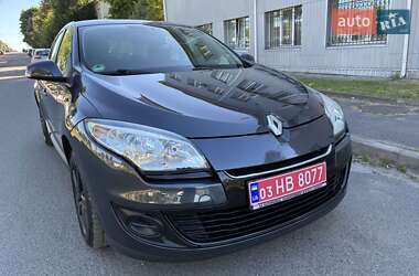 Хэтчбек Renault Megane 2012 в 