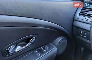 Хэтчбек Renault Megane 2012 в 
