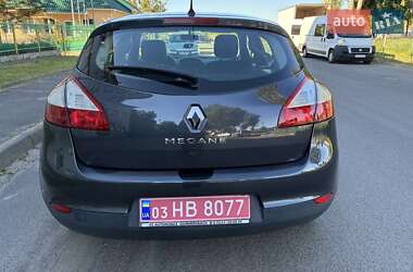 Хэтчбек Renault Megane 2012 в 