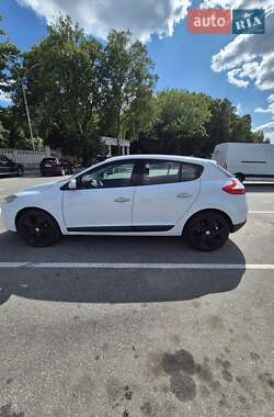 Хэтчбек Renault Megane 2011 в 