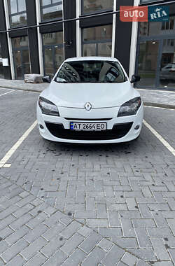 Хэтчбек Renault Megane 2011 в 