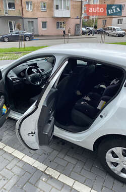 Хэтчбек Renault Megane 2011 в 