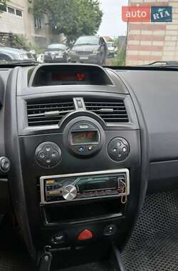 Кабриолет Renault Megane 2004 в 