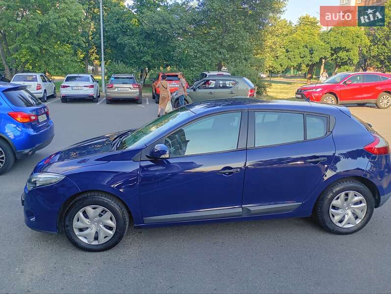 Хэтчбек Renault Megane 2010 в 