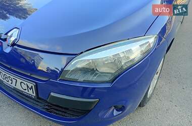 Хэтчбек Renault Megane 2010 в 