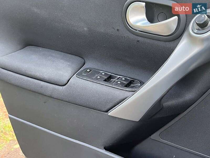 Седан Renault Megane 2006 в Киеве фото 24 Седан Renault Megane 2006 в Киеве