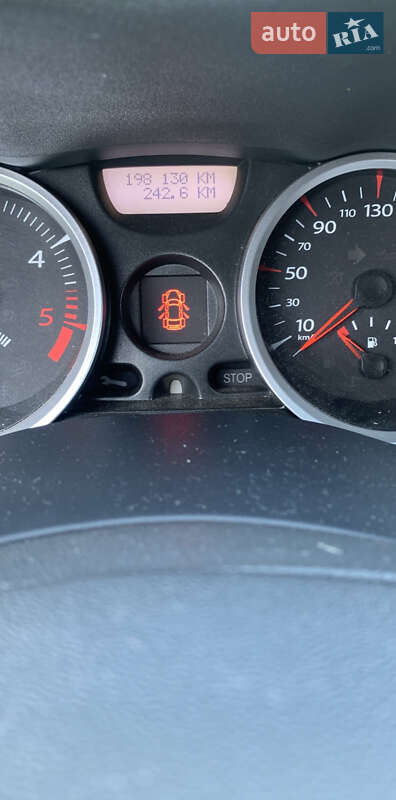 Универсал Renault Megane 2009 в Вишневом фото 6 Универсал Renault Megane 2009 в Вишневом