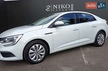Седан Renault Megane 2018 в 