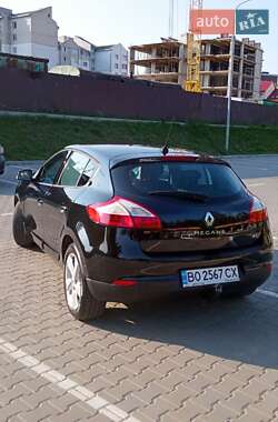 Хэтчбек Renault Megane 2012 в 