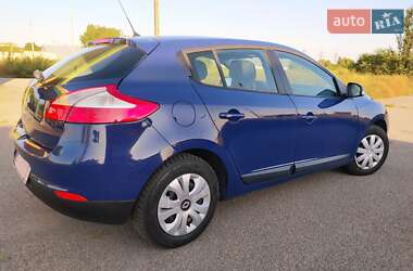 Хэтчбек Renault Megane 2010 в 