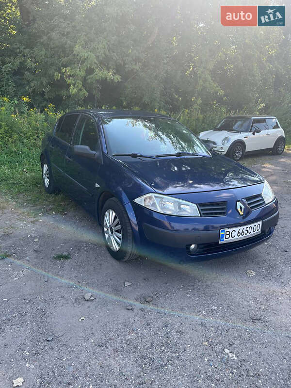 Седан Renault Megane 2003 в Городке