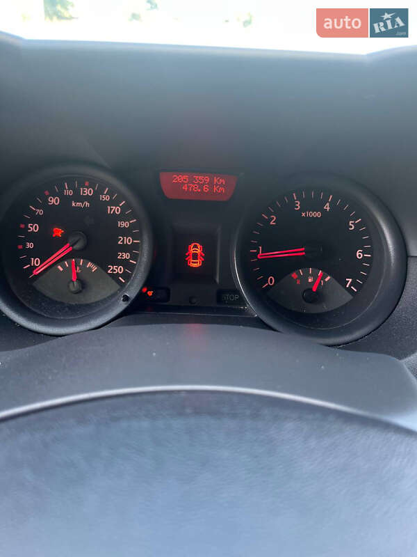 Седан Renault Megane 2003 в Городке