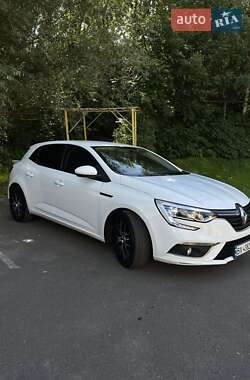 Хэтчбек Renault Megane 2016 в 
