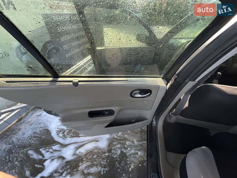 Універсал Renault Megane 2004 в Чернівцях