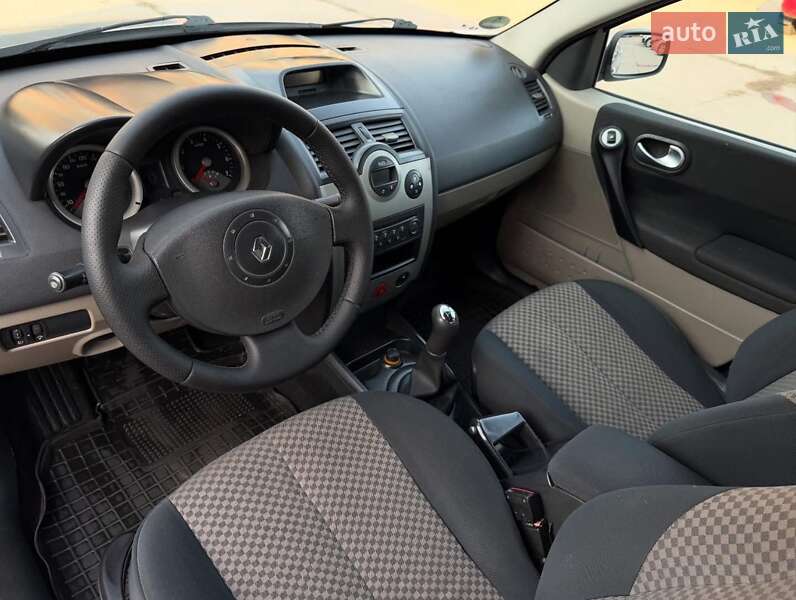 Седан Renault Megane 2004 в Глухове