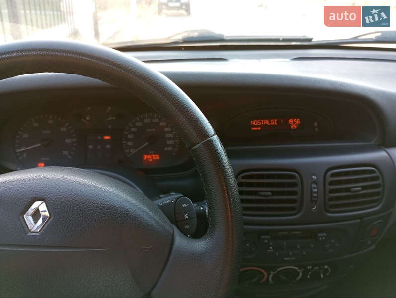 Седан Renault Megane 2001 в Киеве фото 15 Седан Renault Megane 2001 в Киеве