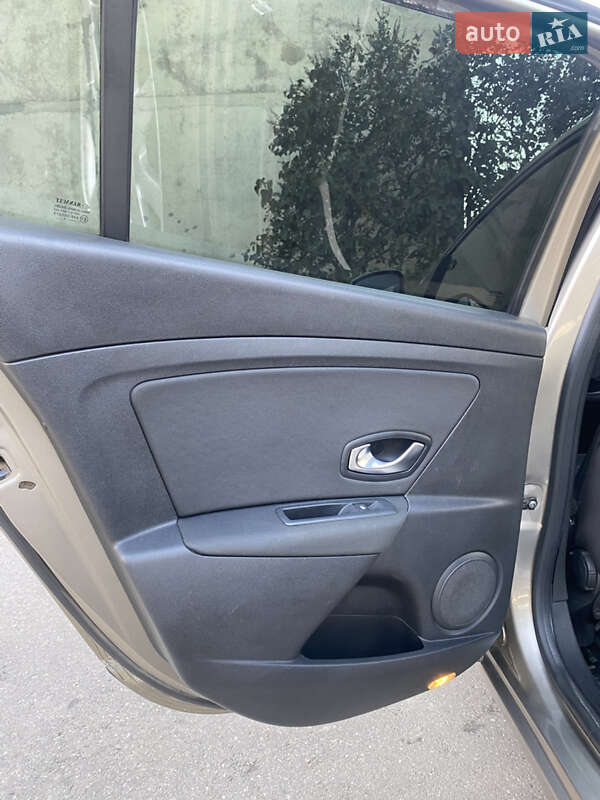 Универсал Renault Megane 2010 в Баштанке фото 24 Универсал Renault Megane 2010 в Баштанке