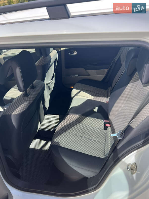 Универсал Renault Megane 2005 в Ровно фото 6 Универсал Renault Megane 2005 в Ровно