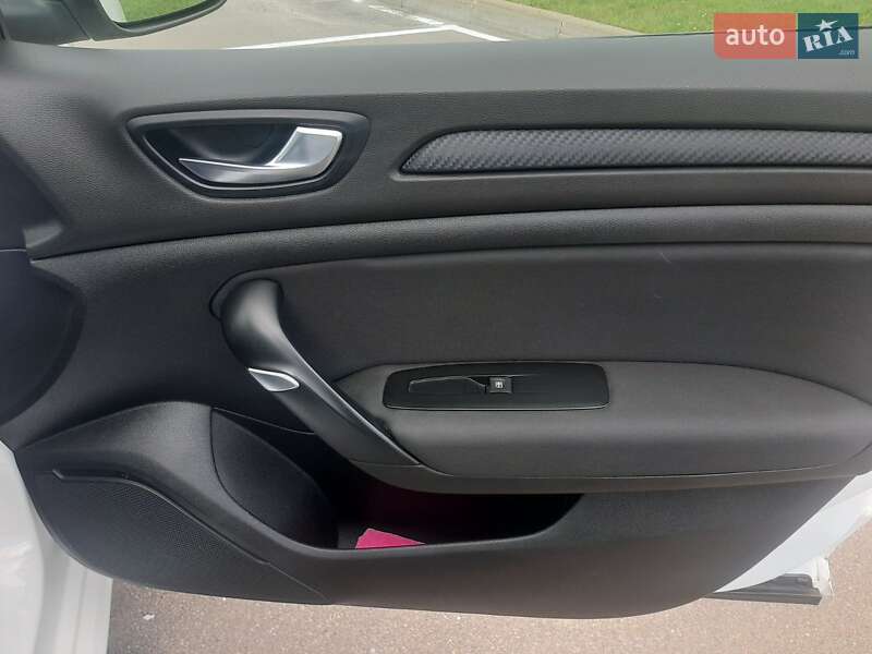 Седан Renault Megane 2018 в Киеве фото 19 Седан Renault Megane 2018 в Киеве