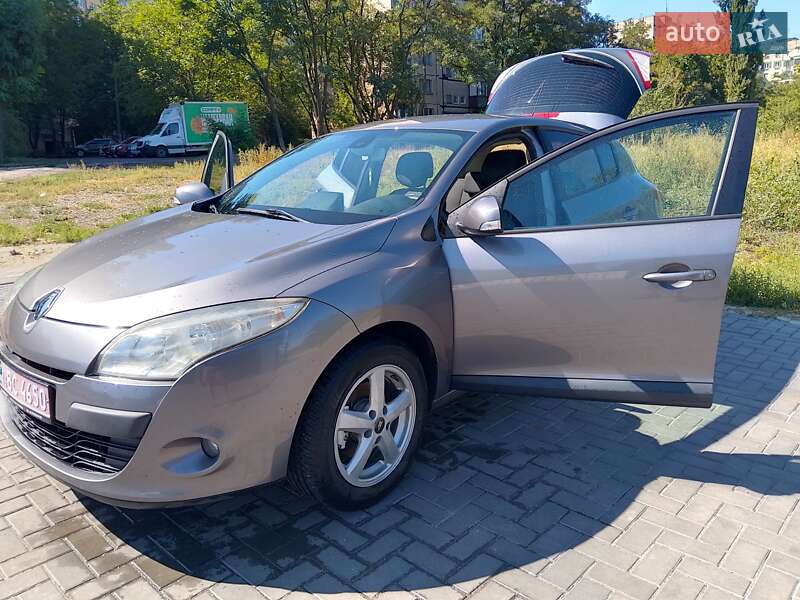 Хетчбек Renault Megane 2009 в Кривому Розі фото 3 Хетчбек Renault Megane 2009 в Кривому Розі