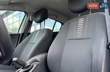 Хэтчбек Renault Megane 2011 в 