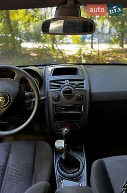Хэтчбек Renault Megane 2004 в 