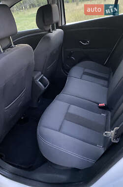 Хэтчбек Renault Megane 2012 в 