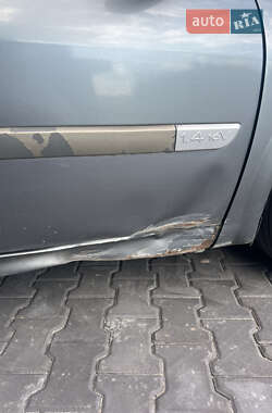 Седан Renault Megane 2006 в  фото 8 Седан Renault Megane 2006 в