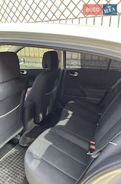 Седан Renault Megane 2005 в  фото 7 Седан Renault Megane 2005 в