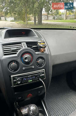 Хэтчбек Renault Megane 2004 в 