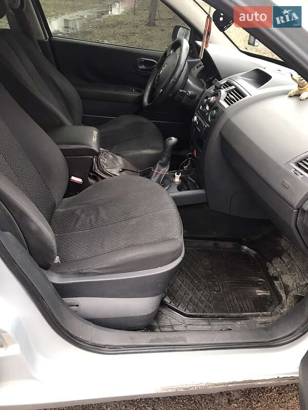 Седан Renault Megane 2005 в Балаклее