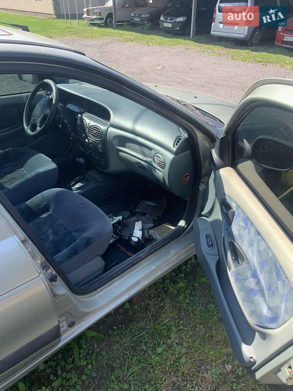 Хэтчбек Renault Megane 1998 в Дубно
